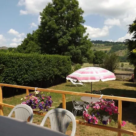 Maison De Charme Proche Super-lioran Avec Jardin, Terrasse Et Parking Privatif - Fr-1-742-39 * Albepierre-Bredons