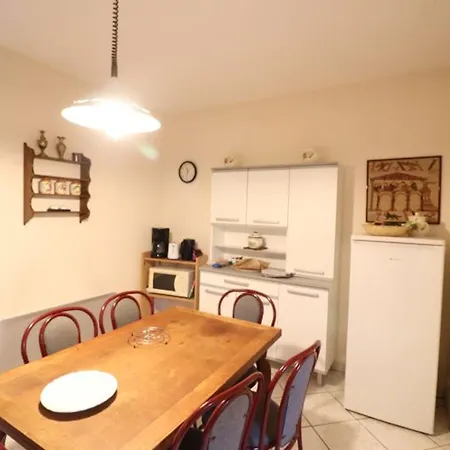 Maison De Charme Proche Super-lioran Avec Jardin, Terrasse Et Parking Privatif - Fr-1-742-39 Feriehus